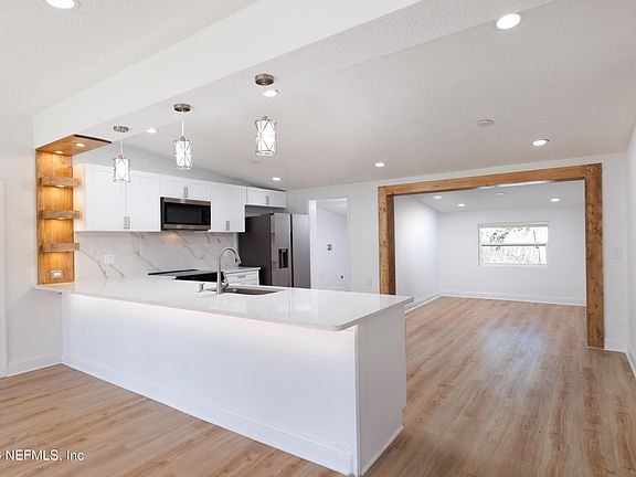 5th image of 203 RIO Road