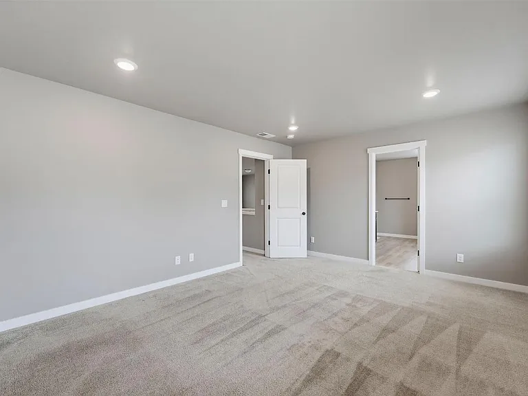 831 Burwood St SE — Photo 28