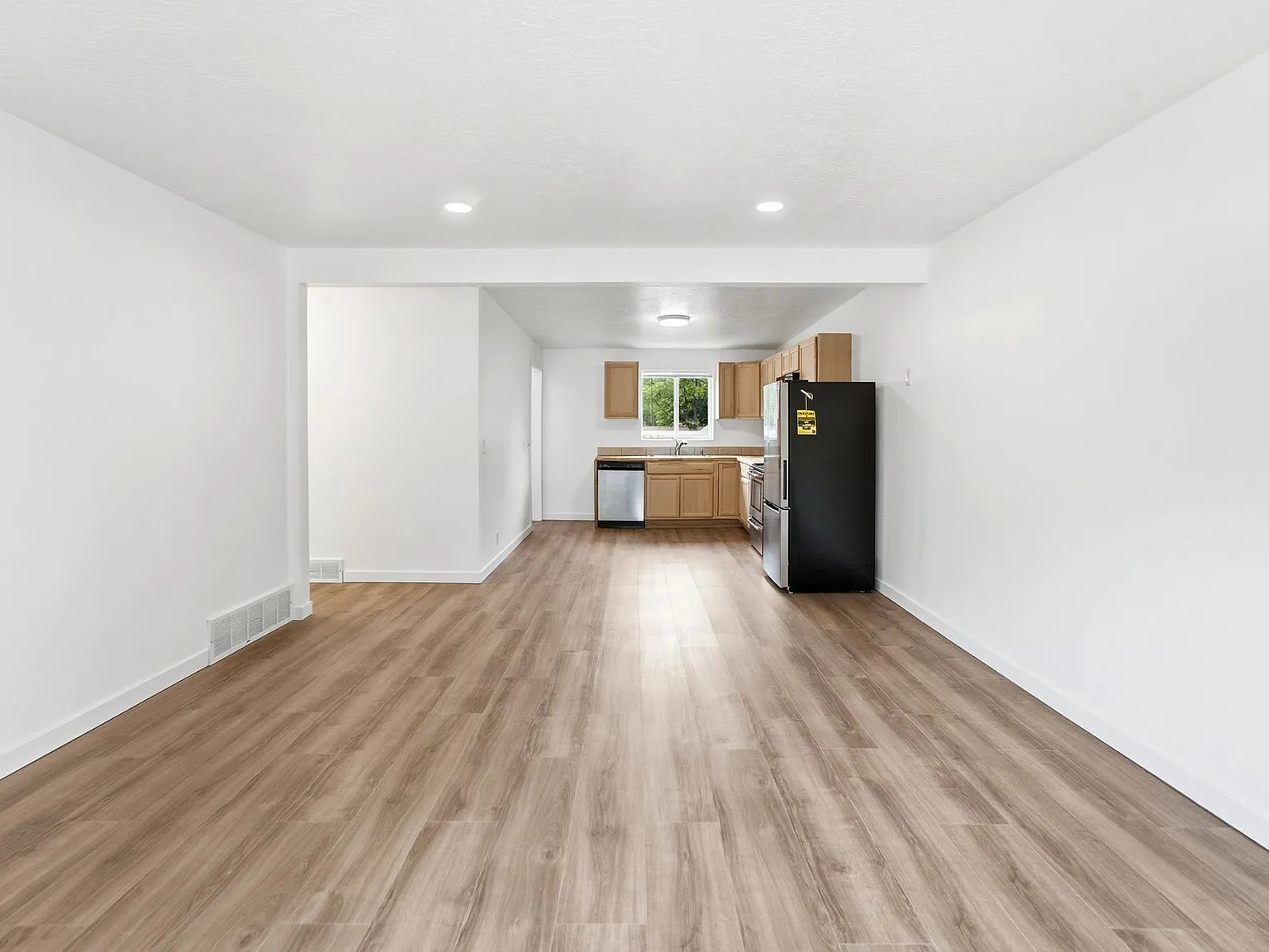 4 bed, 1800 sqft, $3,100 — Photo 4