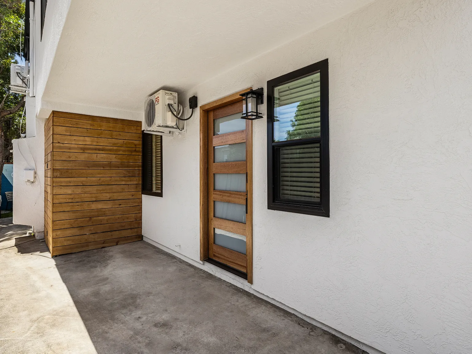4018 Riviera Drive - 1 — Photo 2