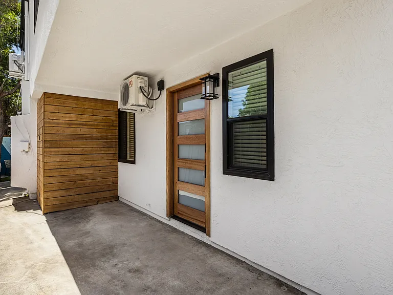 4018 Riviera Dr #1 — Photo 2