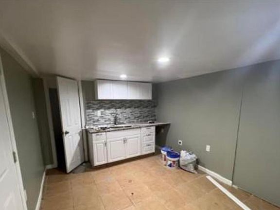 2nd image of 1374 Blossom St Floor 1