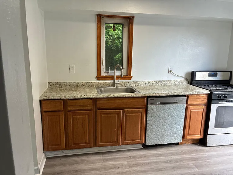 305 Jacob Dr — Photo 8