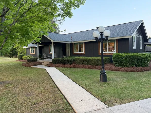 2302 Dawson Cir, Alexander City, AL 35010