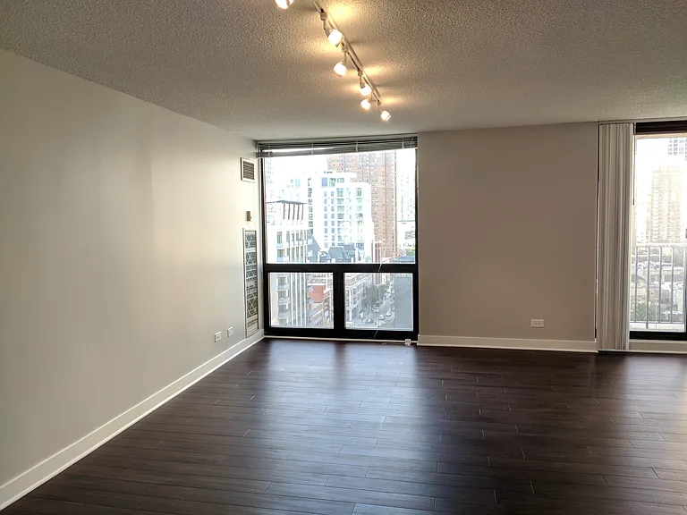 70 W Huron St #12 — Photo 6