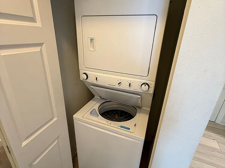 Uptown Brass Apartments — Photo 18