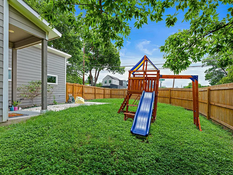 7600 Carver Ave #A — Photo 34