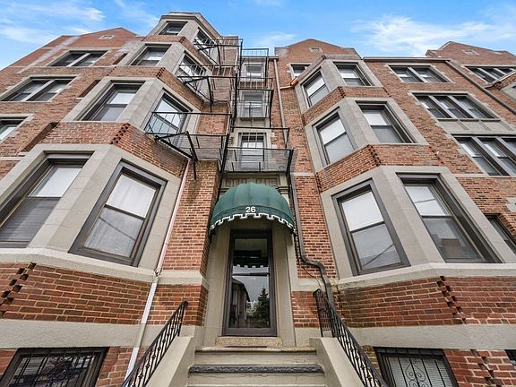 3rd image of 26 Commonwealth Ter APT 19