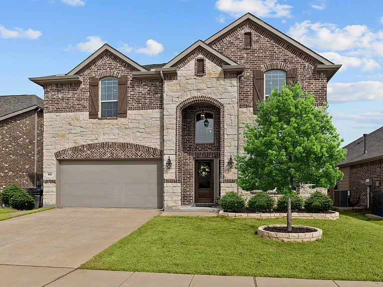 910 Black Hawk Dr — Photo 1