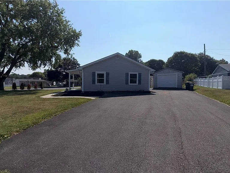 49 Seyfried Ave — Photo 33