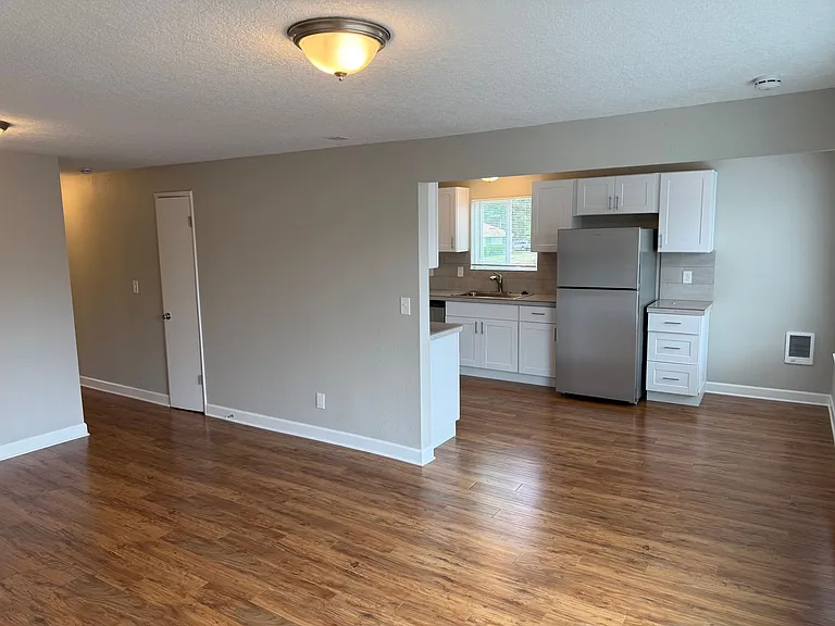 MAC CITY APARTMENTS — Photo 17