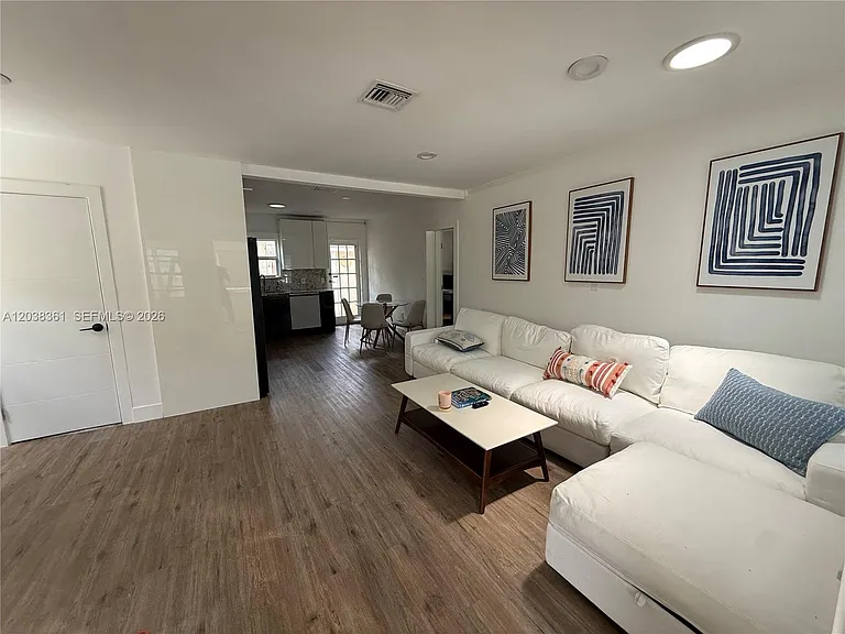 1719 Hayes St — Photo 2