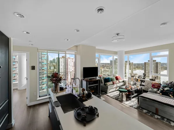 1221 Bidwell St #1804, Vancouver, BC V6G 0B1