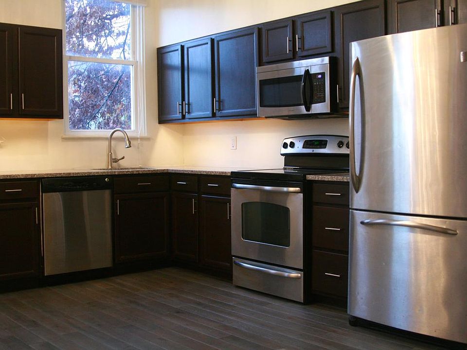 Kitchen boasts new granite counters, stainless appliances an