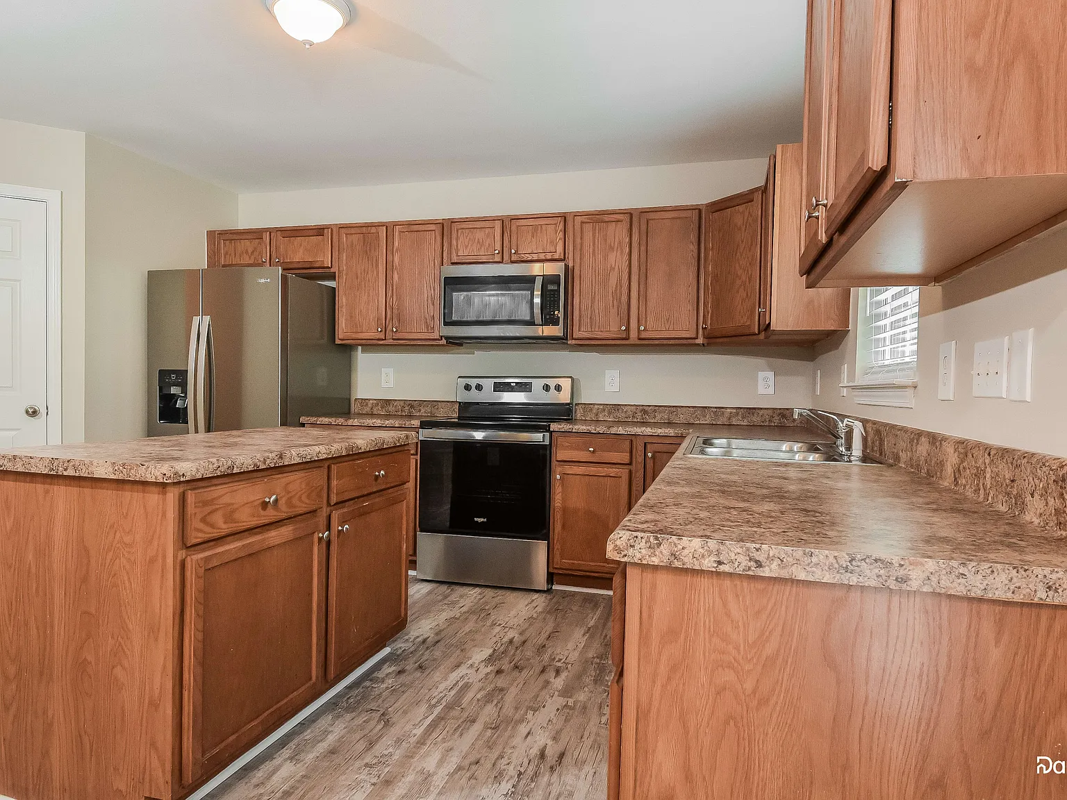 3 bed, 2.5 bath, 2760 sqft, $2,360 — Photo 4
