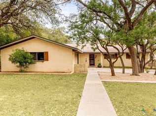 922 Twin Oaks Dr, New Braunfels, TX 78130