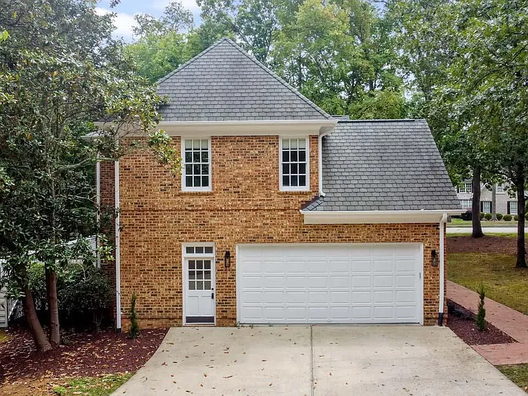 1202 Summerville Ln — Photo 40