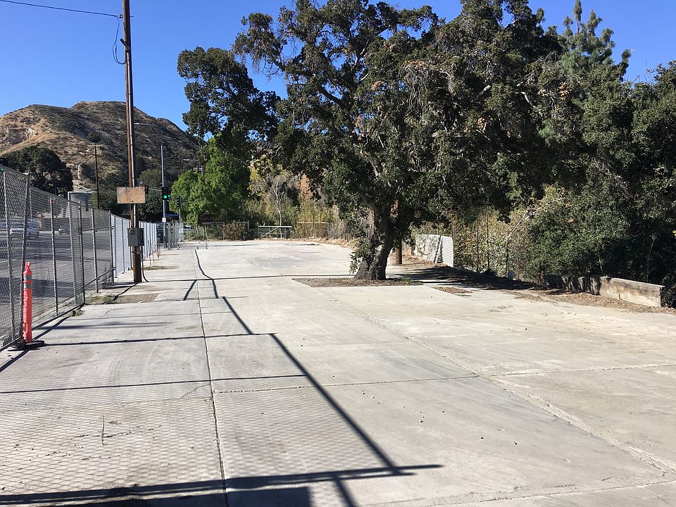 2nd image of 14714 San Fernando Rd