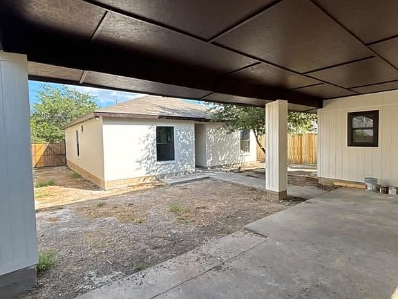 3rd image of 402 Jazmin Rd