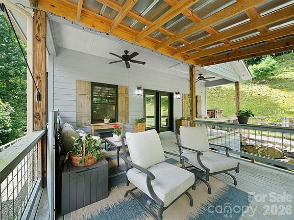 4th image of 1523 Roaring Fork Rd