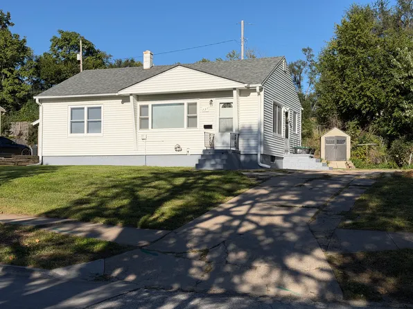 737 N 78th St, Omaha, NE 68114