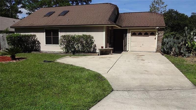 1st image of 153 Lakeside Cir