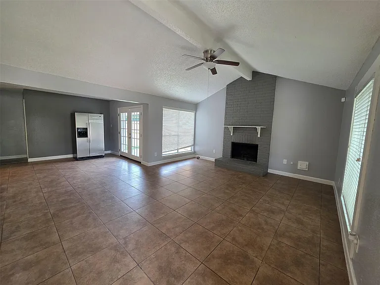 1115 Rock Canyon Dr — Photo 3