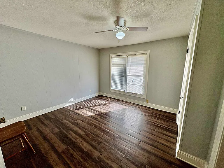 1228 Susan St — Photo 6
