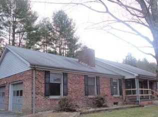 14 Jack Sullins Rd, Spruce Pine, NC 28777