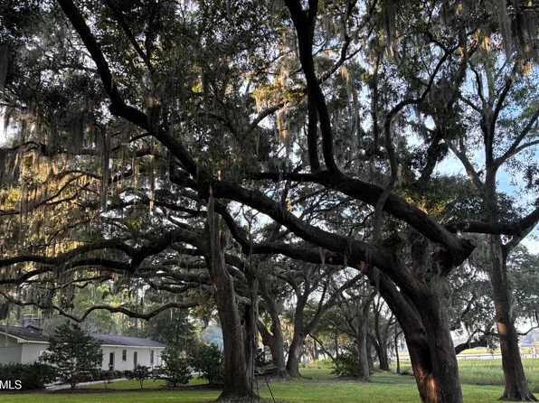 10 Garrett Ln, Seabrook, SC 29940