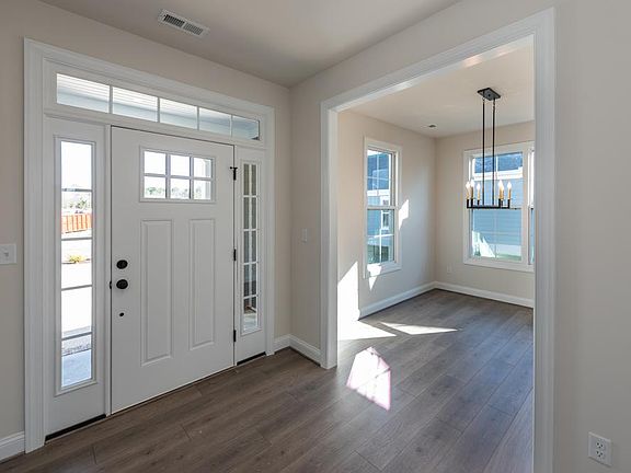 2nd image of 413 Saint Andrews