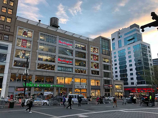 Rented by E Realty International Corp | media 4