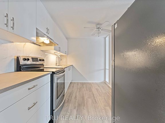 3rd image of 898 Elmsmere Rd #8