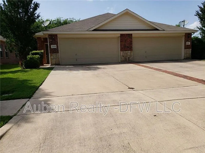 3 bed, 2.0 bath, 1225 sqft, $1,950 — Photo 1