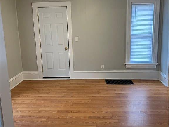 3rd image of 322 Empire St