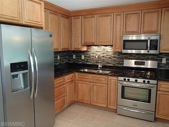 3rd image of 267 Bradley St