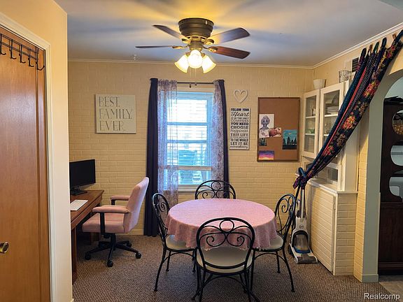 2nd image of 574 Wilson Ave