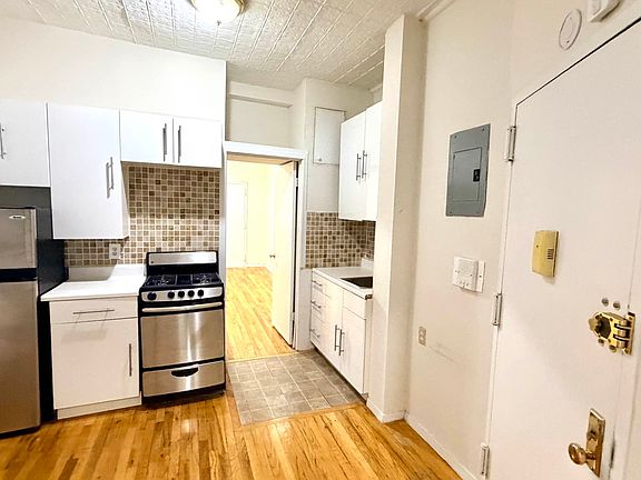 2nd image of 321 E 88th St APT 4
