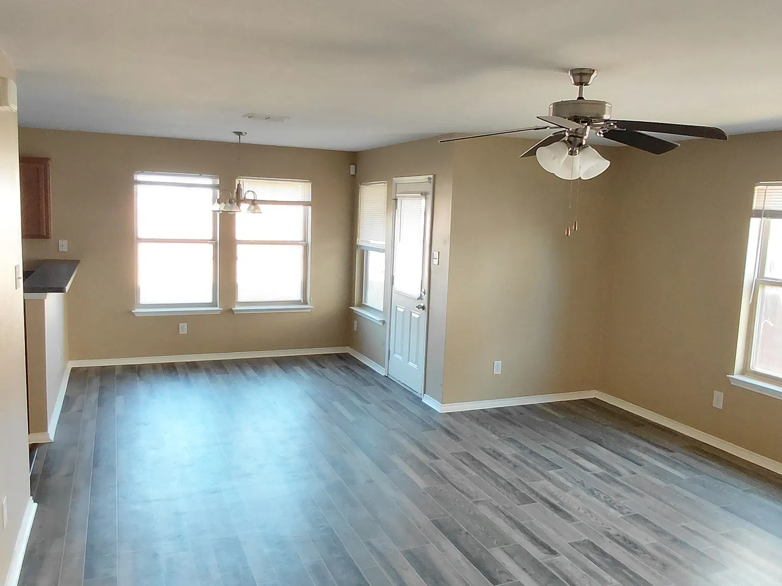 3 bed, 2.5 bath, 1496 sqft, $2,000 — Photo 4