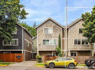 9217 Roosevelt Way NE #B, Seattle, WA