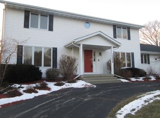 12888 Legend Lakes Dr, Roscoe, IL 61073