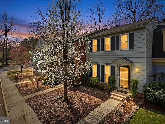 3rd image of 2184 Pond View Ct