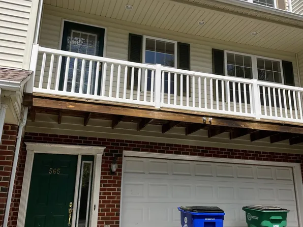 565 Silver Leaf Dr, Christiansburg, VA 24073