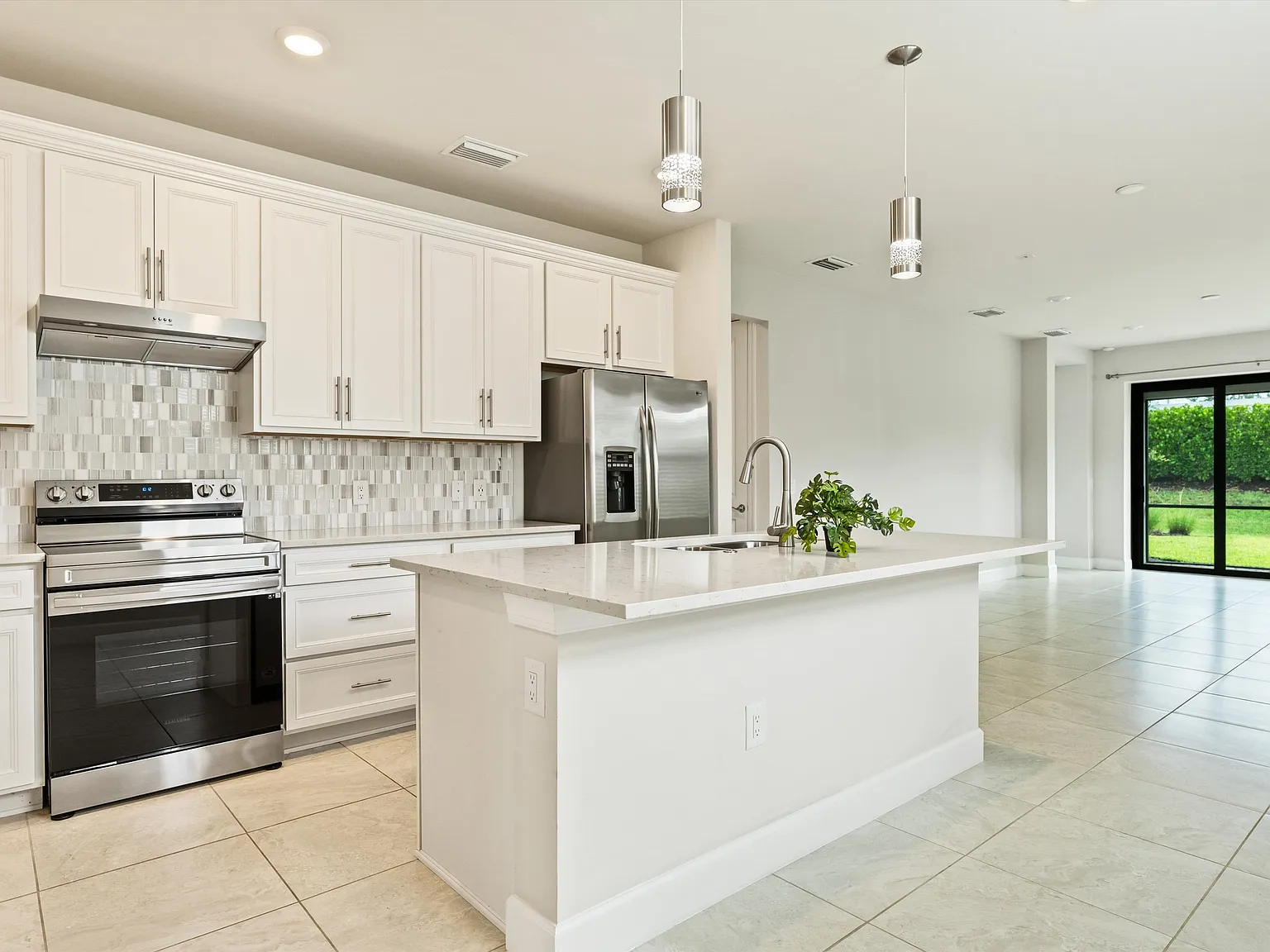 3 bed, 1655 sqft, $3,100 — Photo 4