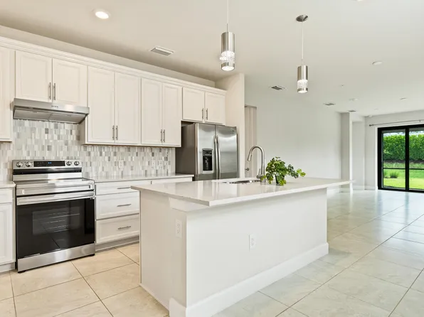 2244 Yellowfin Cir, Naples, FL 34114