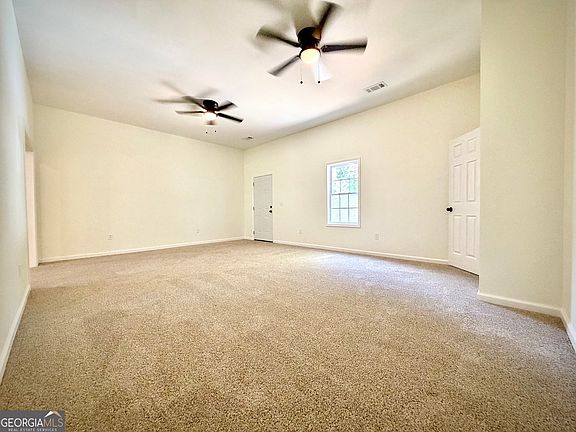 3rd image of 118 Pinecone Dr