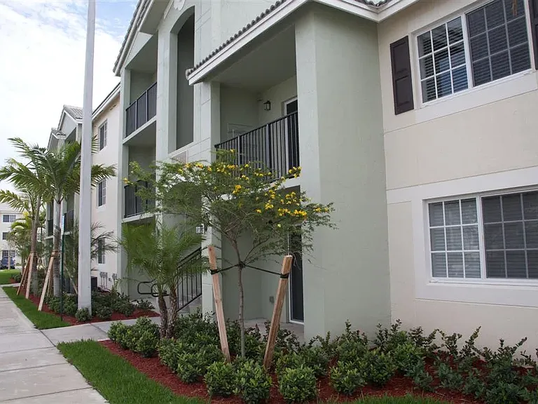 Villa Capri Apartments — Photo 2