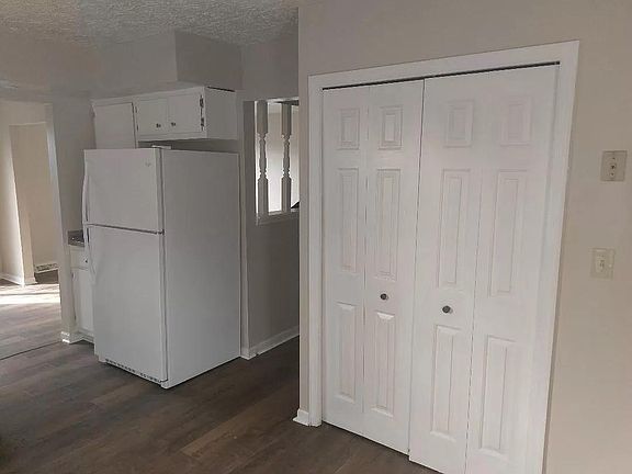 5th image of 479 Woodview Dr