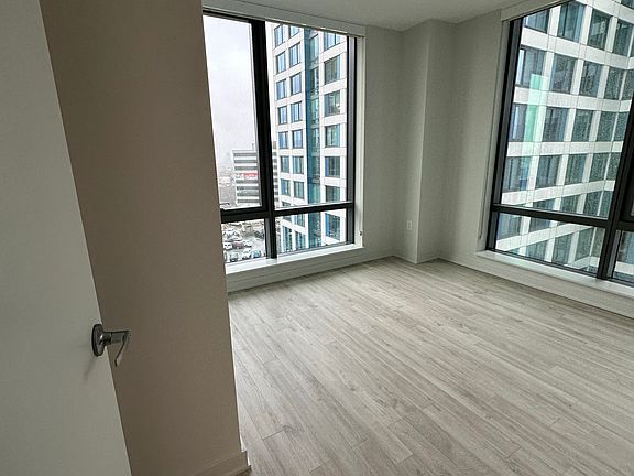 5th image of 608 Pavonia Ave #1908