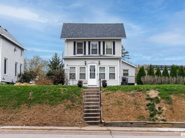 1833 20th Ave, Moline, IL 61265
